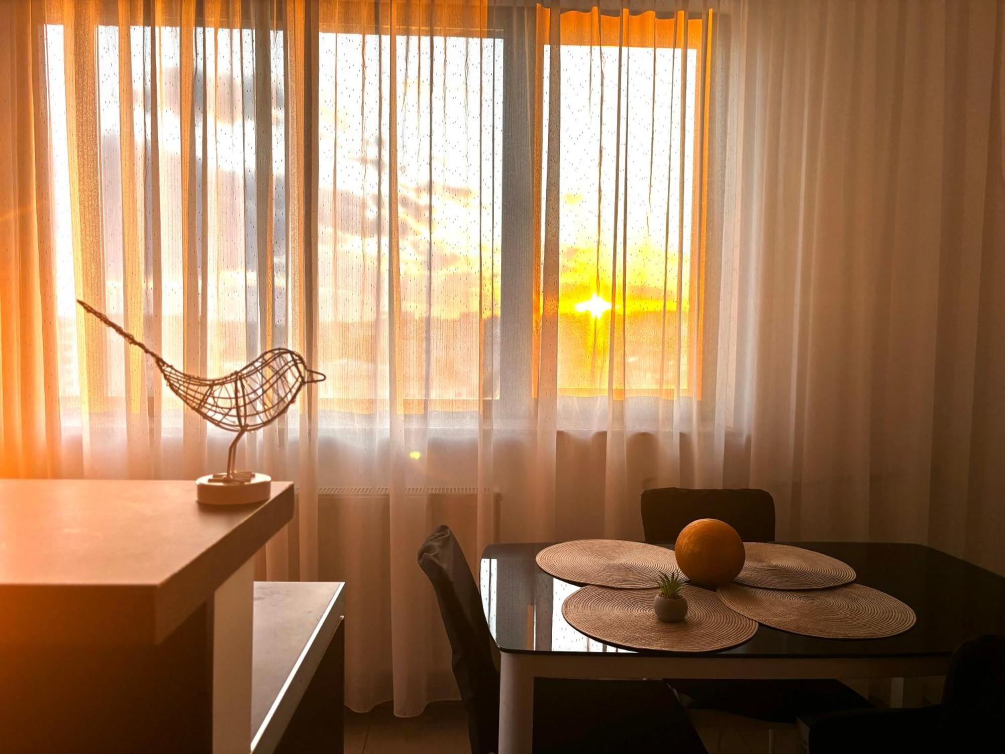 Taste Of Iasi - Two Room Apartment - Central - Sunset Touch מראה חיצוני תמונה